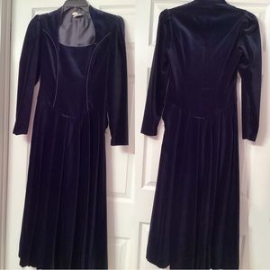 Laura Ashley Size 4 Vintage Navy Velvet Long Sleeve Evil Stepmom Formal Dress